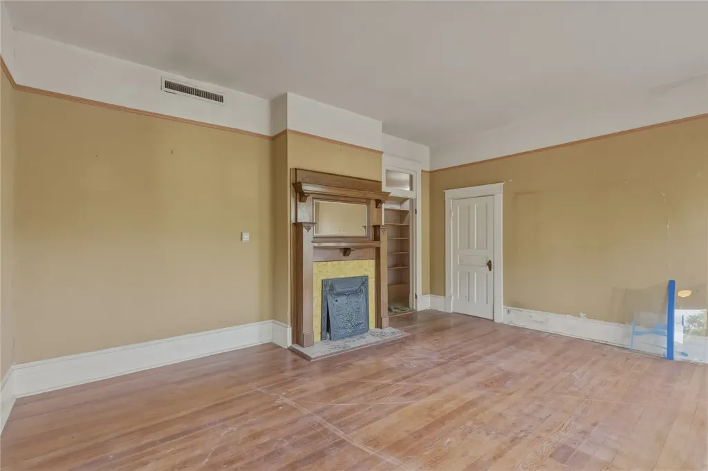 221 E Bridge Street Granbury TX 76048