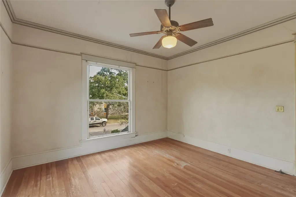 221 E Bridge Street Granbury TX 76048