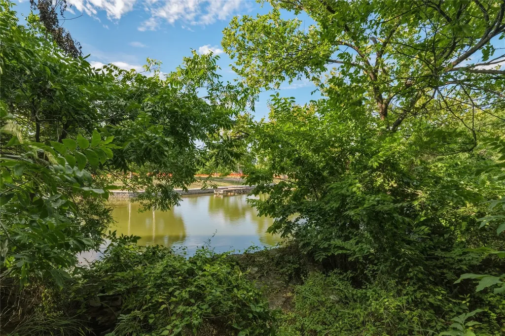 221 E Bridge Street Granbury TX 76048