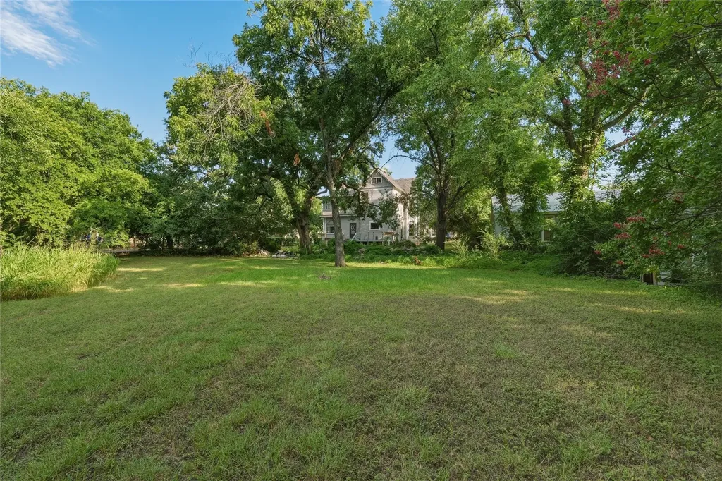 221 E Bridge Street Granbury TX 76048