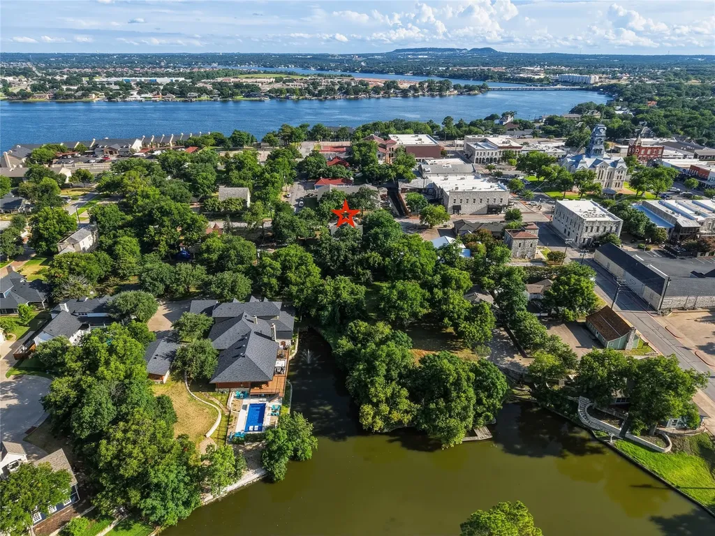 221 E Bridge Street Granbury TX 76048