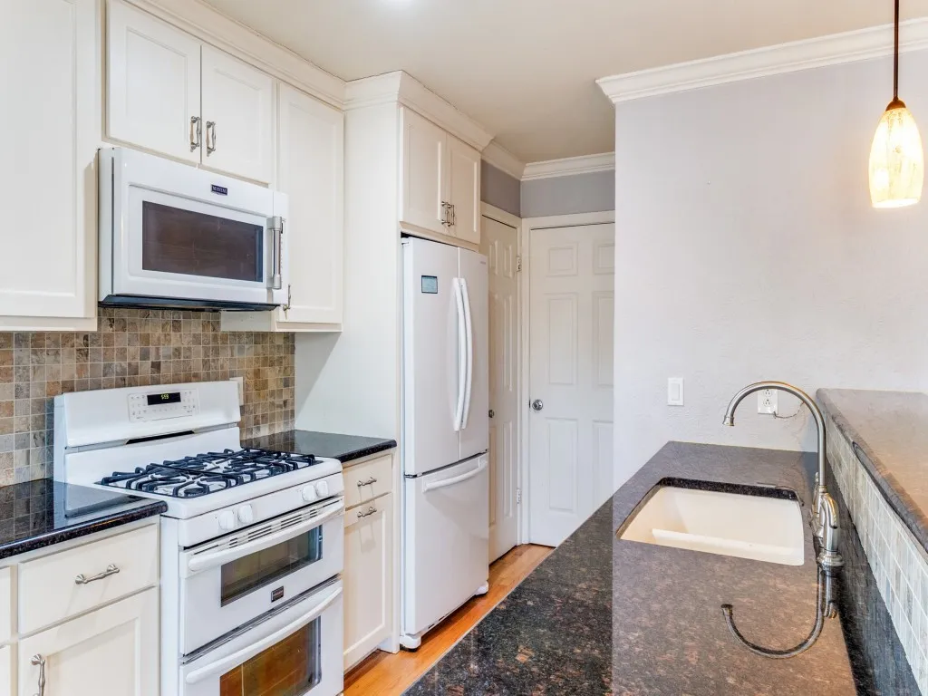 11707 Rogue Way Dallas TX 75218