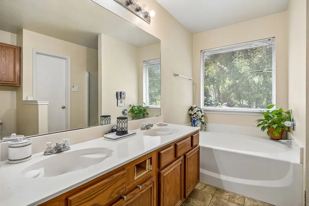4501 Waterbird Lane Garland TX 75043