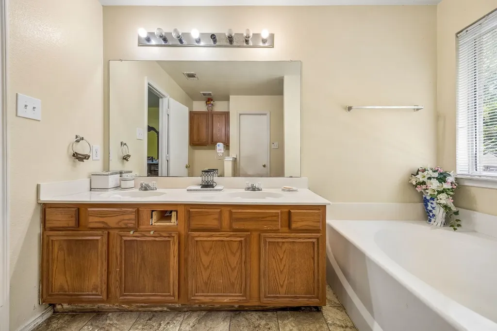 4501 Waterbird Lane Garland TX 75043