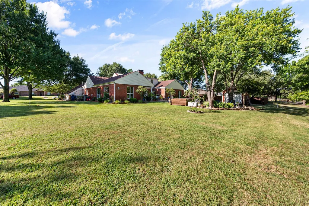 716 Meadow Drive Corsicana TX 75110