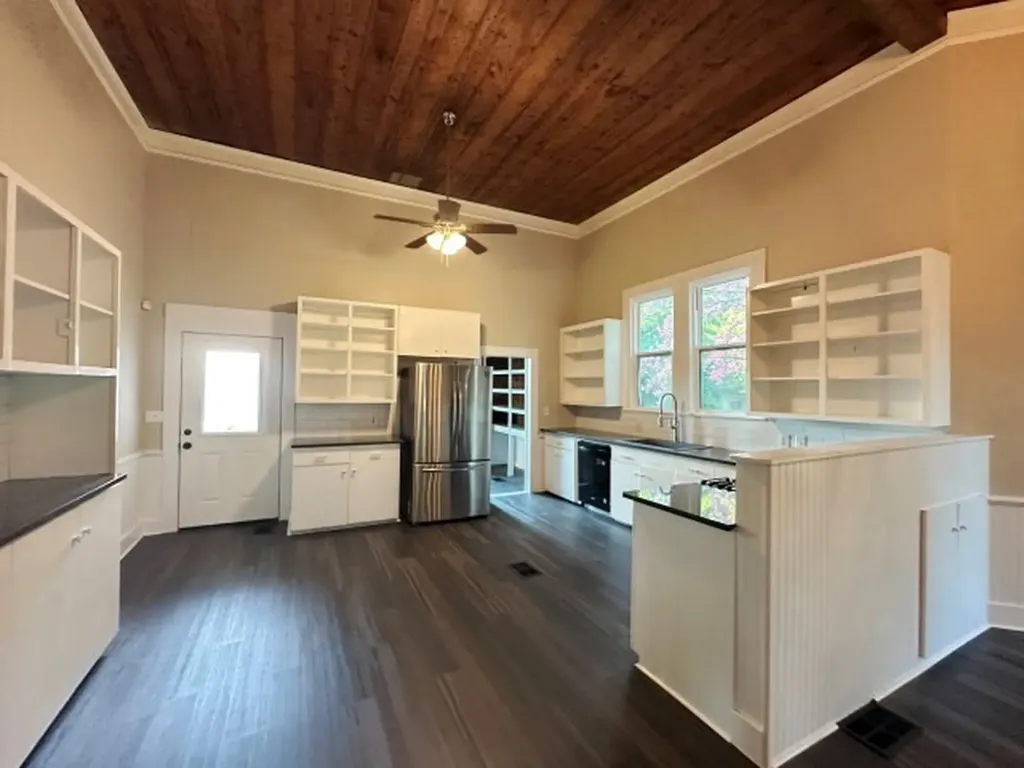 101 Baker Street Naples TX 75568