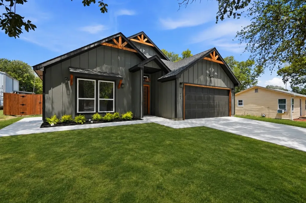 907 Renfro Drive White Settlement TX 76108