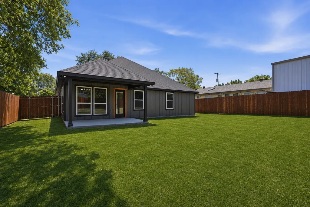 907 Renfro Drive White Settlement TX 76108
