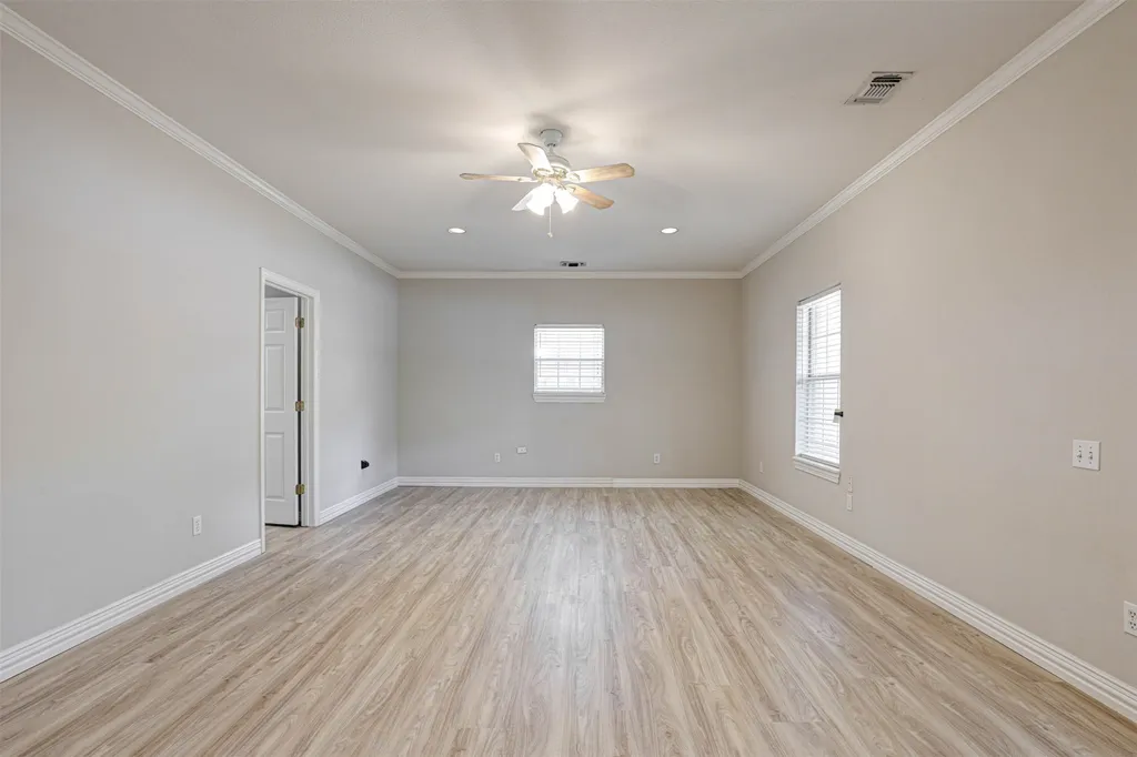 104 W Ash Lane Euless TX 76039
