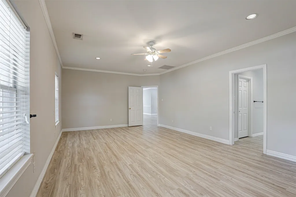 104 W Ash Lane Euless TX 76039