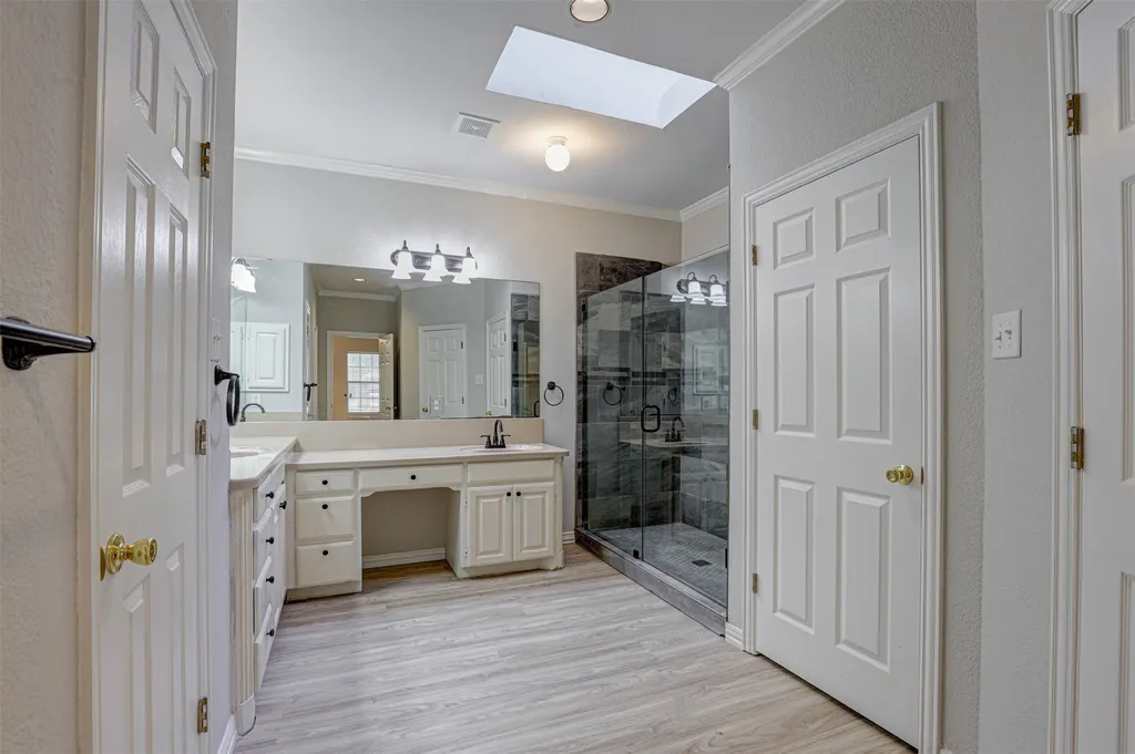 104 W Ash Lane Euless TX 76039
