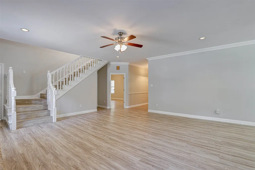104 W Ash Lane Euless TX 76039
