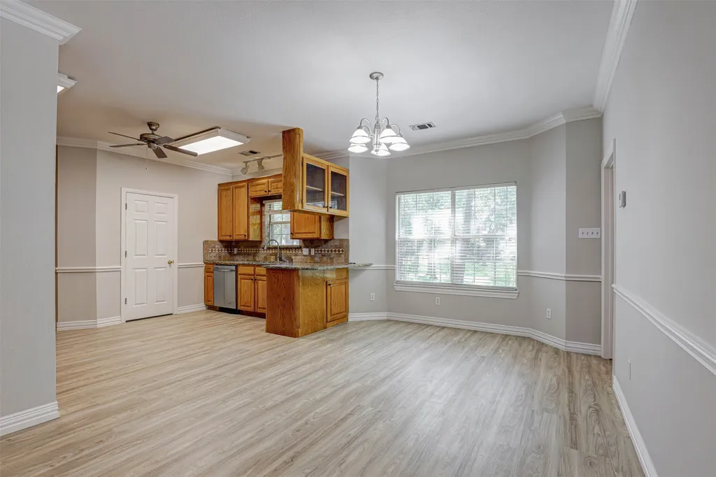 104 W Ash Lane Euless TX 76039