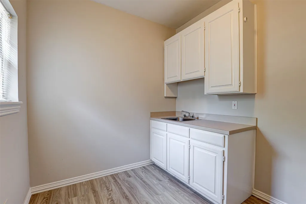 104 W Ash Lane Euless TX 76039
