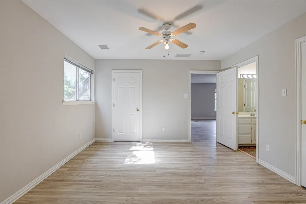 104 W Ash Lane Euless TX 76039