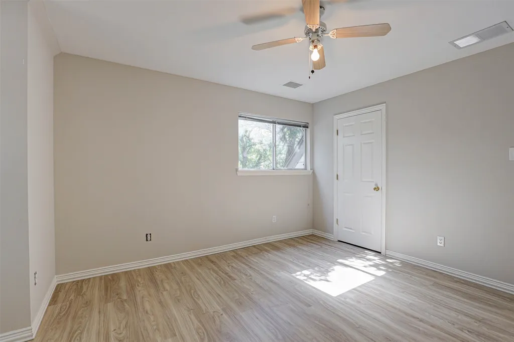 104 W Ash Lane Euless TX 76039