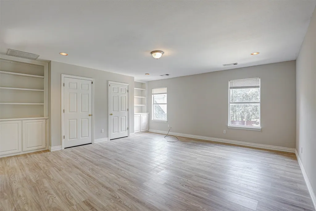 104 W Ash Lane Euless TX 76039