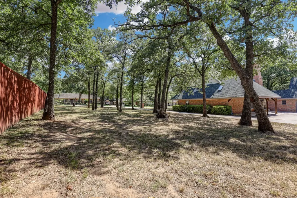 104 W Ash Lane Euless TX 76039