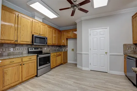 104 W Ash Lane Euless TX 76039