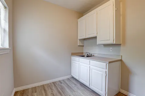 104 W Ash Lane Euless TX 76039