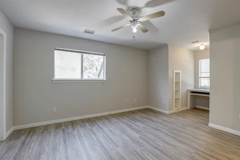 104 W Ash Lane Euless TX 76039