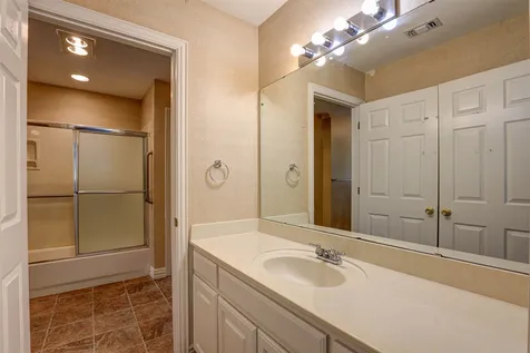 104 W Ash Lane Euless TX 76039