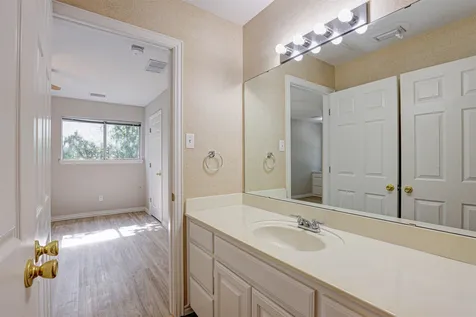 104 W Ash Lane Euless TX 76039