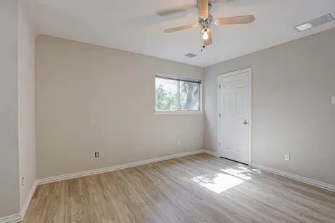 104 W Ash Lane Euless TX 76039