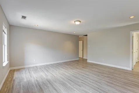 104 W Ash Lane Euless TX 76039