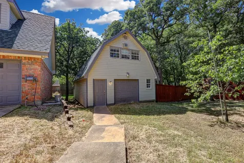 104 W Ash Lane Euless TX 76039