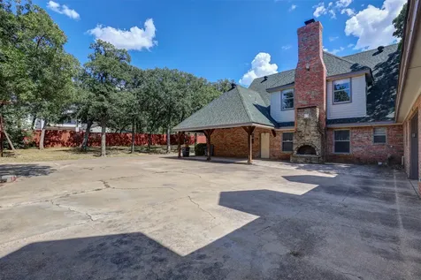 104 W Ash Lane Euless TX 76039
