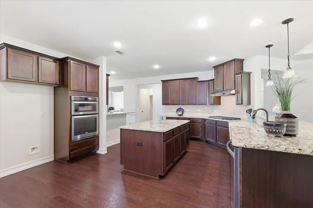 2554 Luna Vista Lane Frisco TX 75036