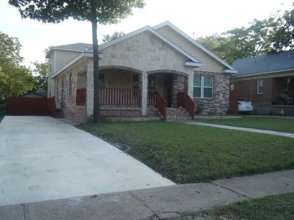 2746 Kingston Street Dallas TX 75211