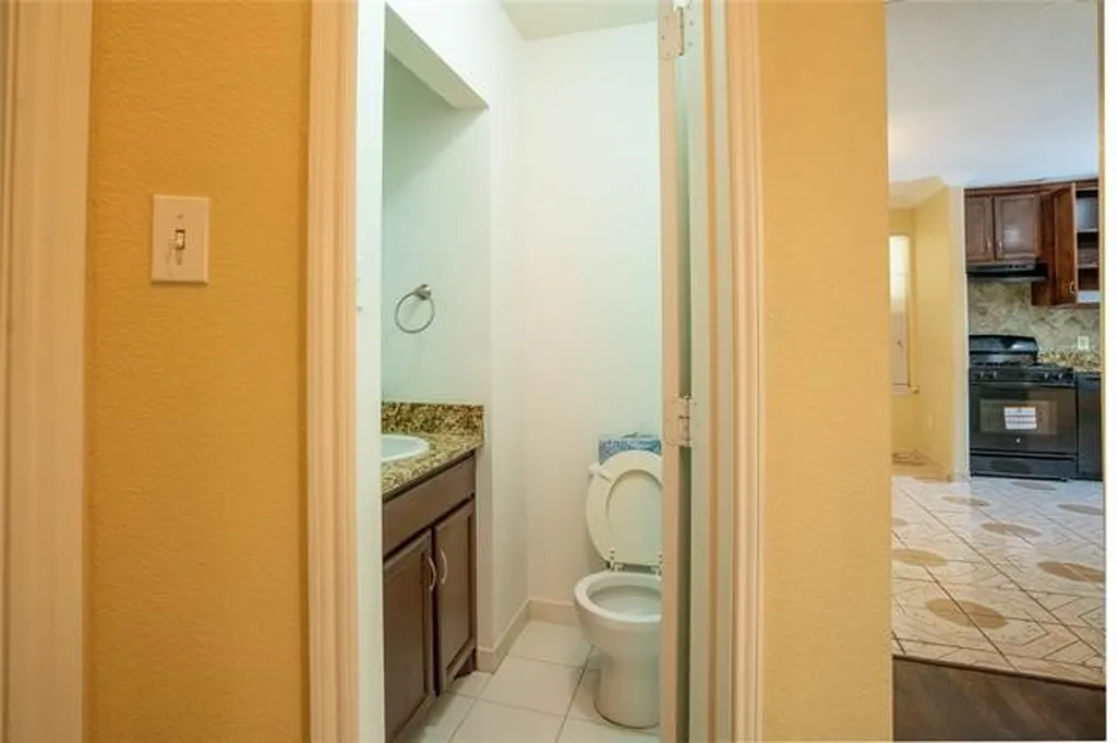 2746 Kingston Street Dallas TX 75211