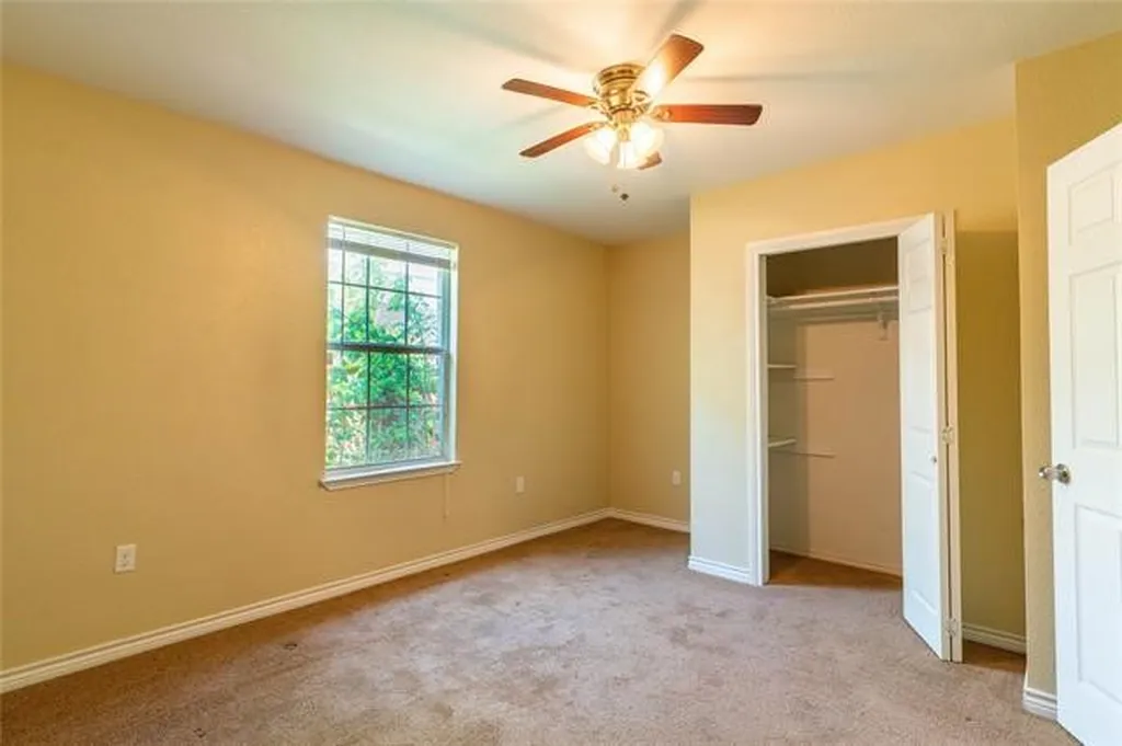 2746 Kingston Street Dallas TX 75211