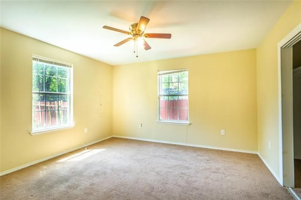 2746 Kingston Street Dallas TX 75211