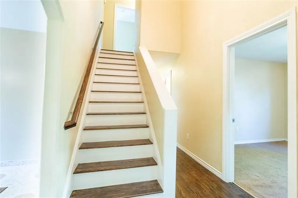 2746 Kingston Street Dallas TX 75211