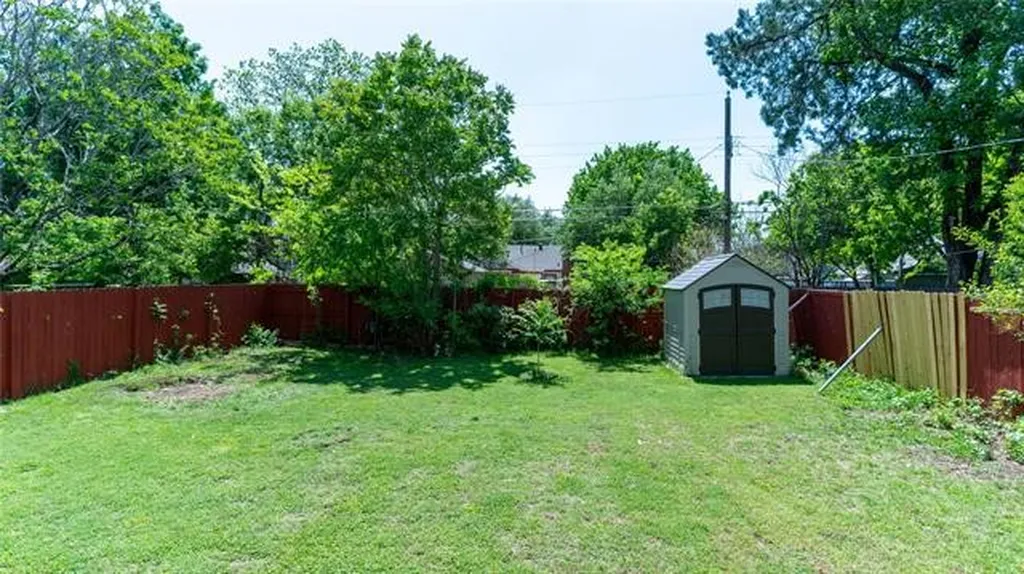 2746 Kingston Street Dallas TX 75211