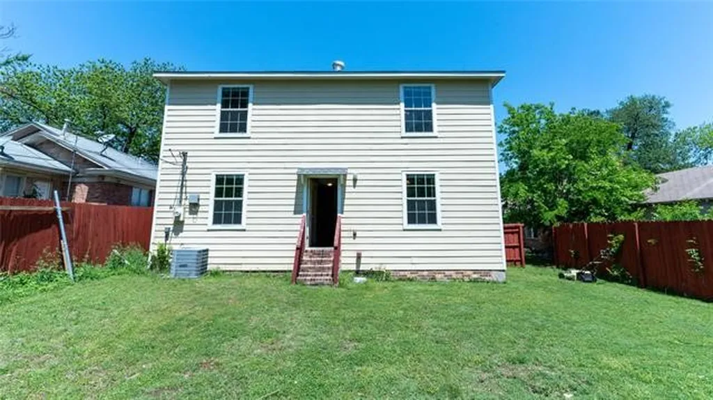 2746 Kingston Street Dallas TX 75211