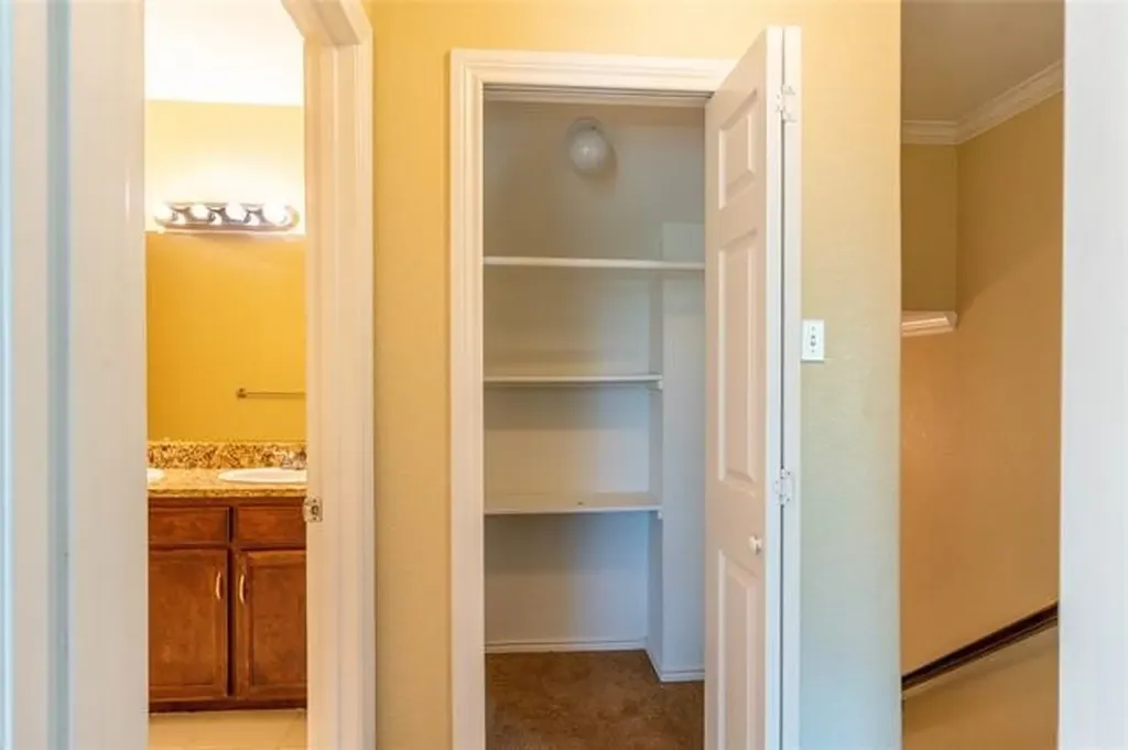 2746 Kingston Street Dallas TX 75211