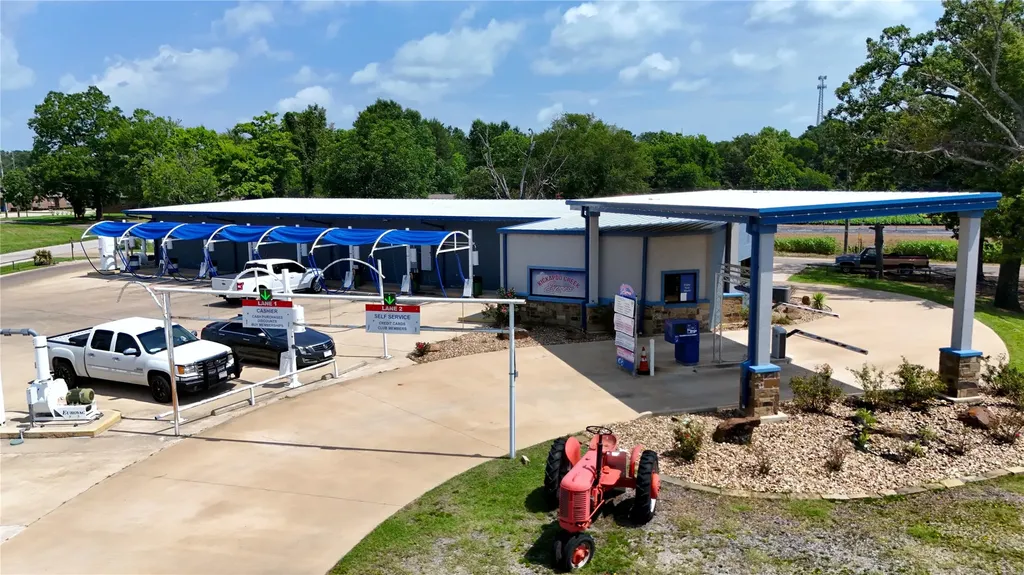 521 W Main Street Chandler TX 75758