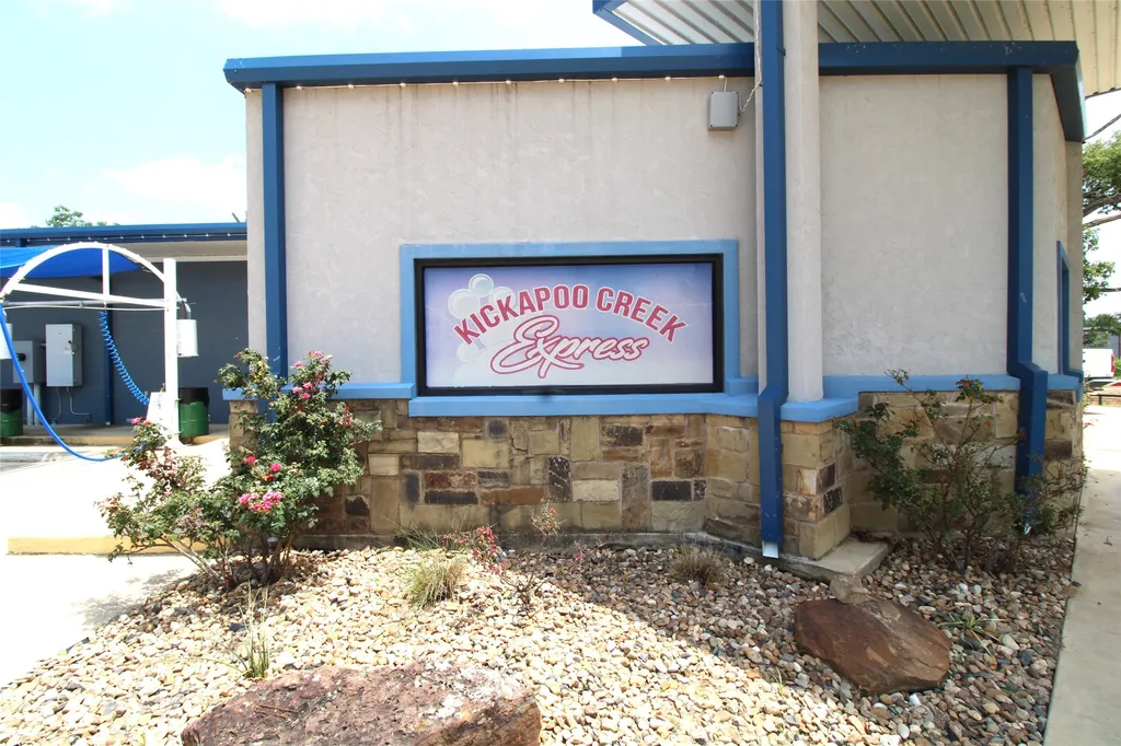521 W Main Street Chandler TX 75758