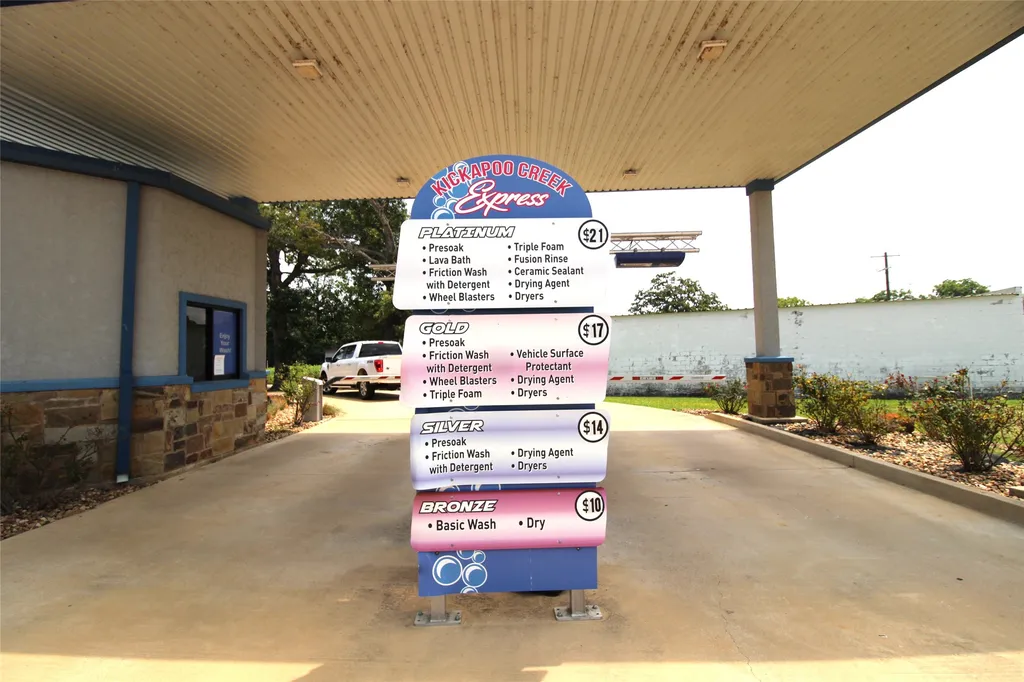 521 W Main Street Chandler TX 75758