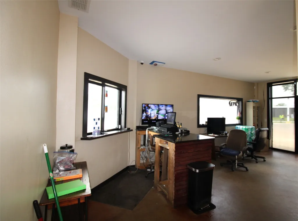 521 W Main Street Chandler TX 75758