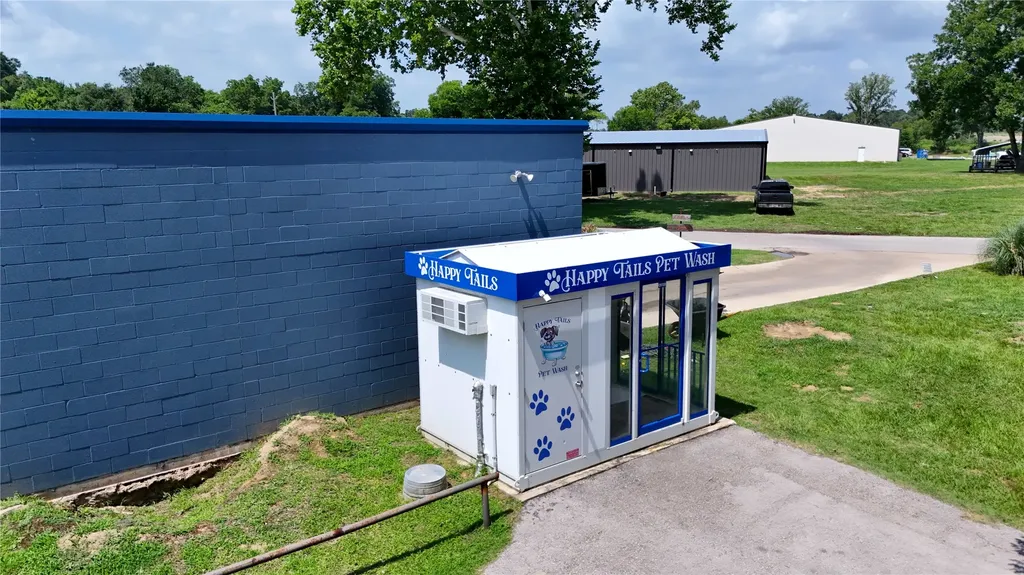 521 W Main Street Chandler TX 75758