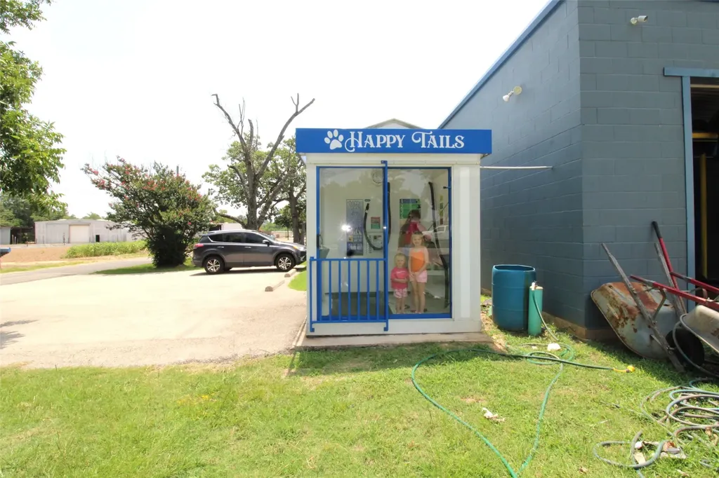 521 W Main Street Chandler TX 75758