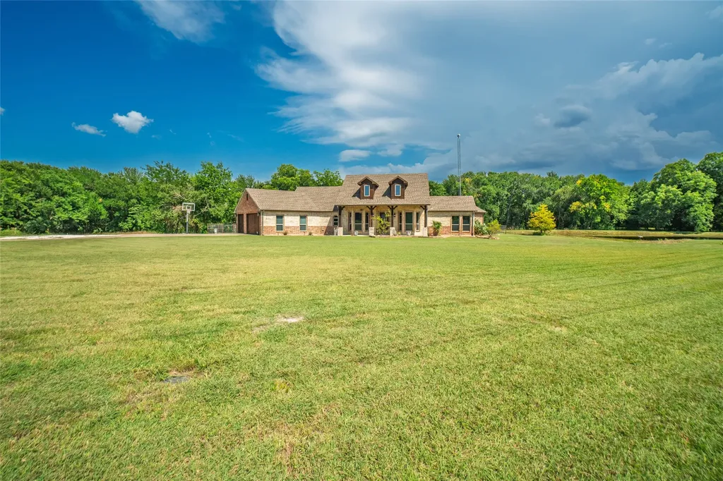 239 County Road 4105 Bonham TX 75418