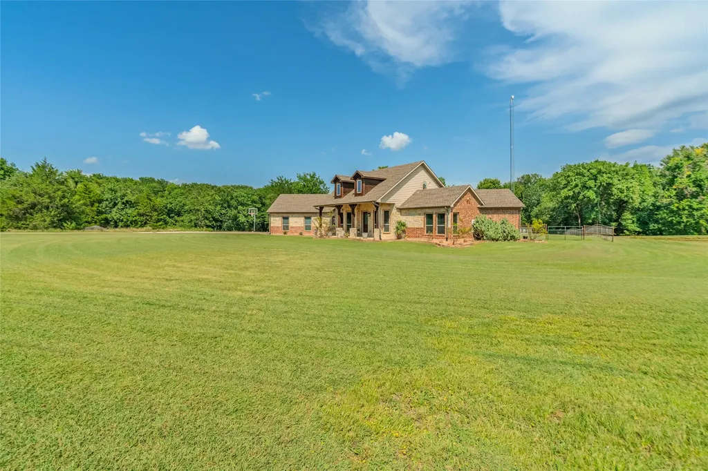 239 County Road 4105 Bonham TX 75418