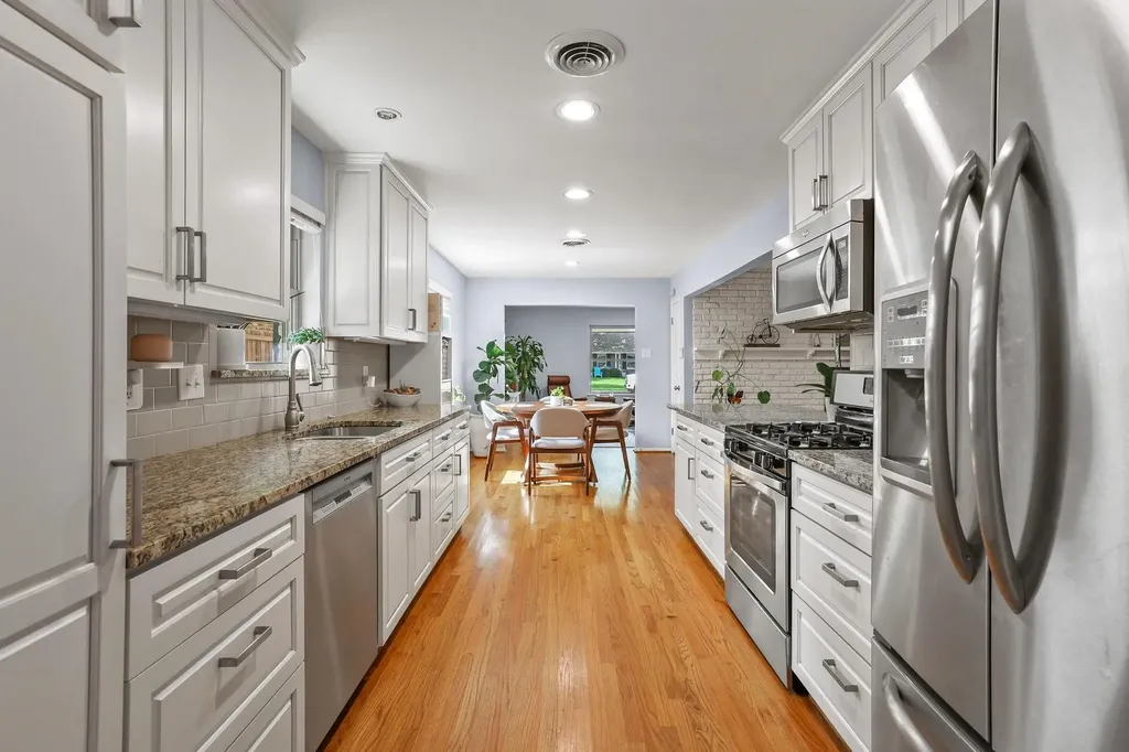 10432 Chesterton Drive Dallas TX 75238