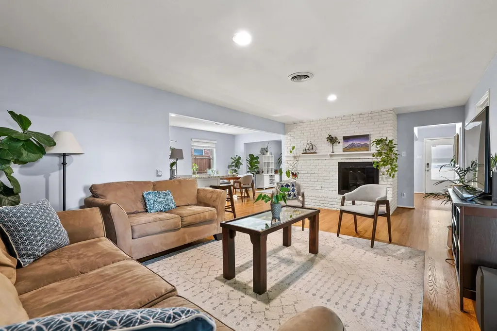 10432 Chesterton Drive Dallas TX 75238